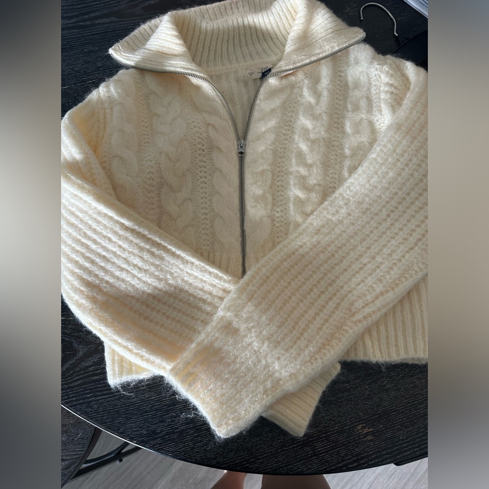 Universal threads sweater - Picture 3 of 3